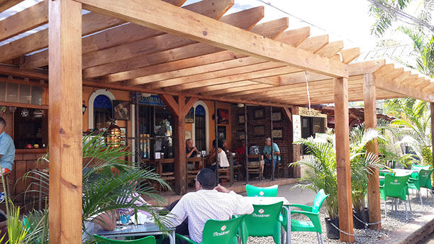 people_at_the_bar