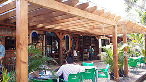 people_at_the_bar